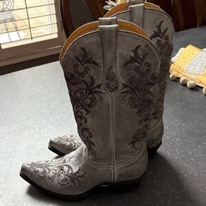 Cavender’s Embroidered Western Cowboy Boots - Gray 9.5